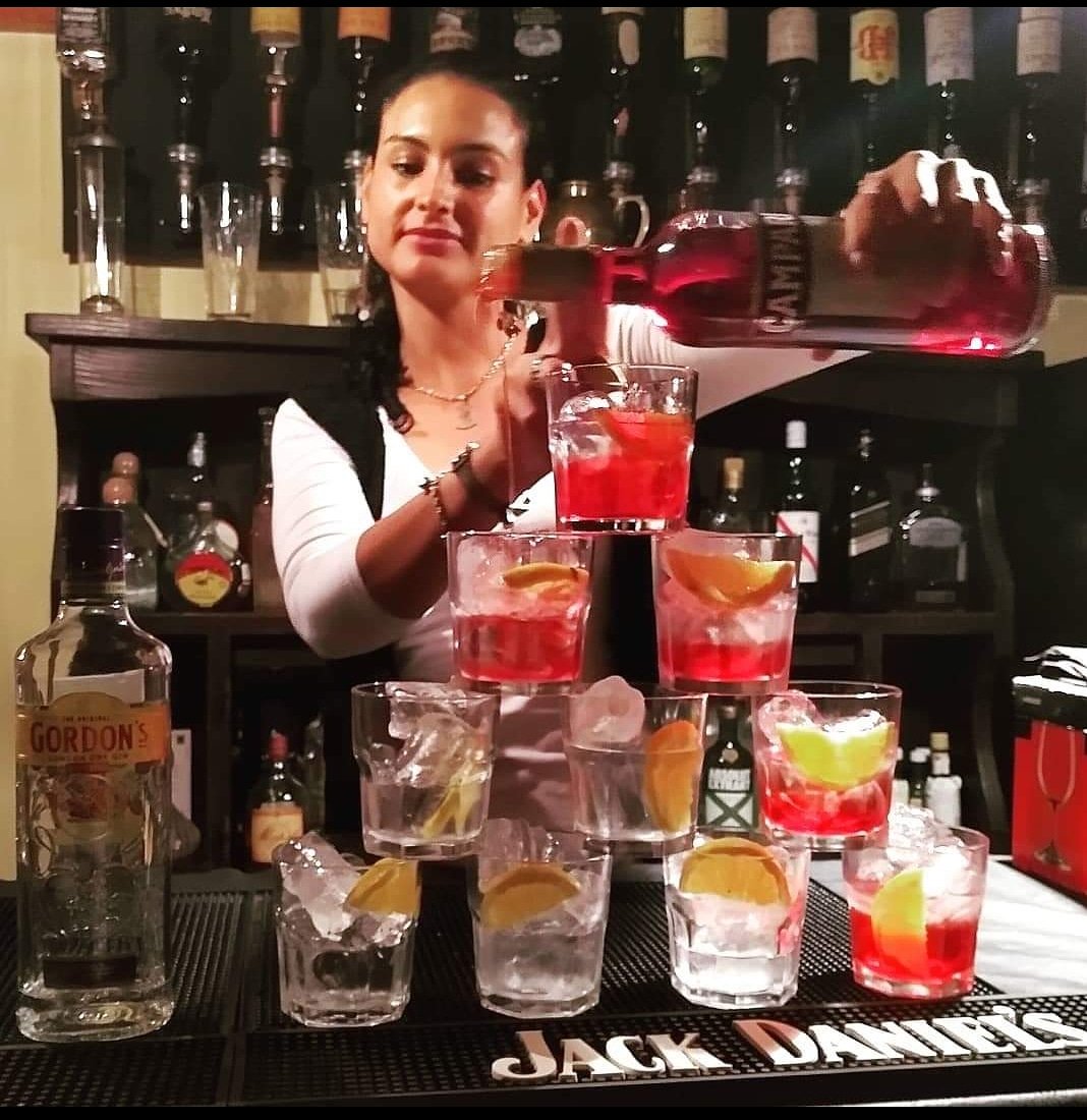 CubanoVega's tweet photo. Arrannncamosssss!!!!!
Una nueva semana y la chance de sumar otra experiencia increíble en la casa del Bartender!
#Negroni #Merienda #HoySeCursa #Cocktail #Cocktails #CocktailGroup #Drink #Drinks #Tragos #Bebidas #Coctel #Cocteles #Bartender #Bartenders #Barmaid #ElArteDeMezclar https://t.co/mZy2OPcXmX
