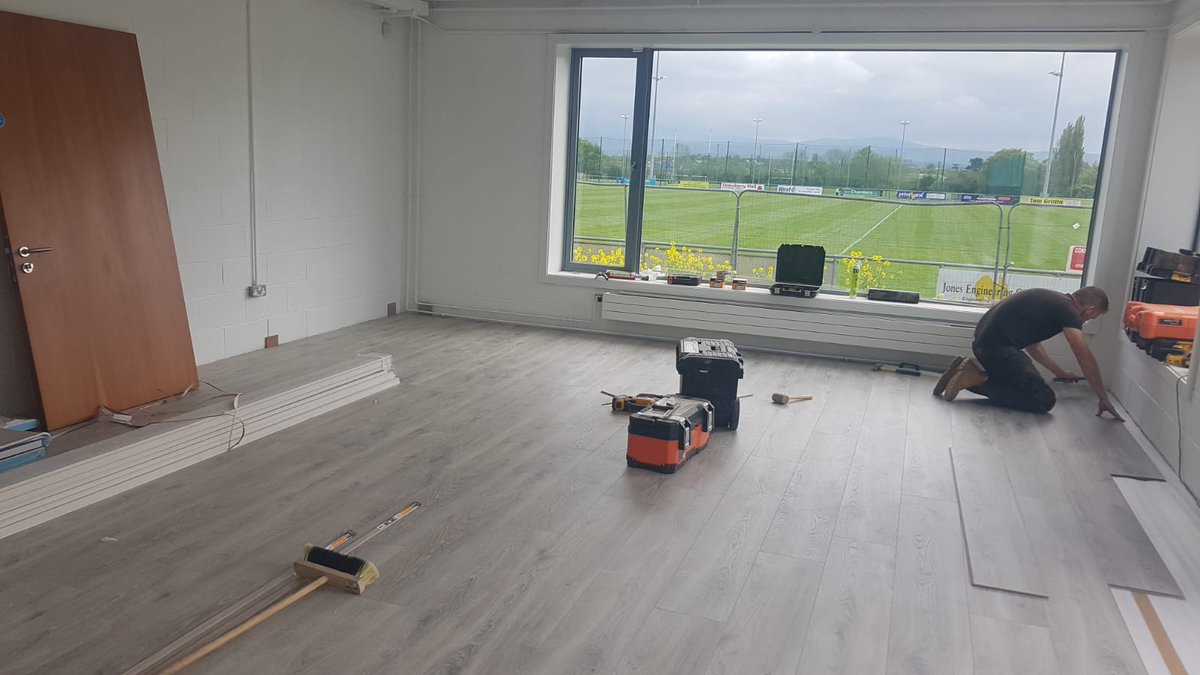 CastleknockGAA's tweet photo. Huge Thanks to Gavin Doherty of Doherty Flooring who provided &amp; fitted flooring in our new Clubhouse. Looks fantastic !! Great supporter of CHFC #lecheile. https://t.co/uwfMiAt48g