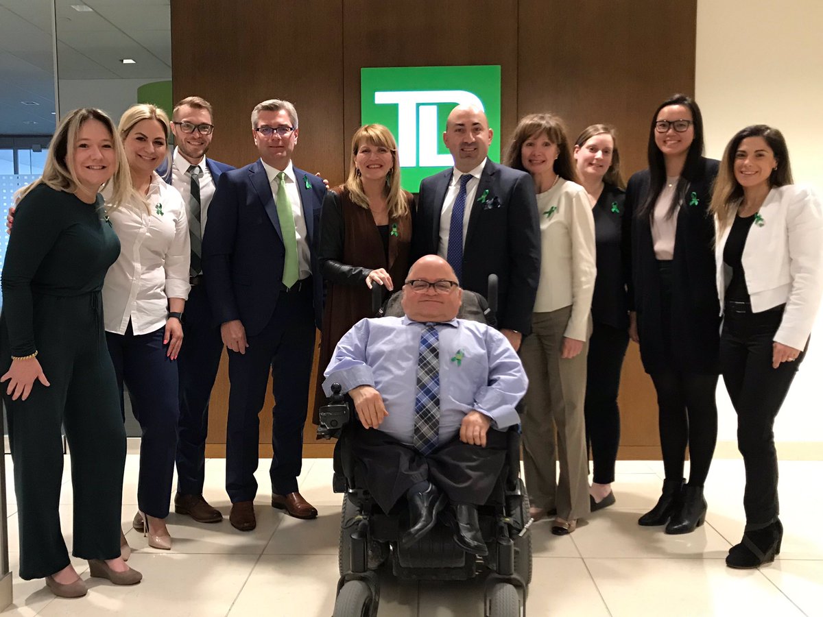 Les employés de la <a href="/Banque_TD/">TD (Canada)</a> sont fière de porter le ruban vert en soutien à la #SemaineDeLaSantéMentale #MentalHealthWeek.  Demandez du soutien!  reach out! @SylvieDemers_TD @AndrewP_TD
