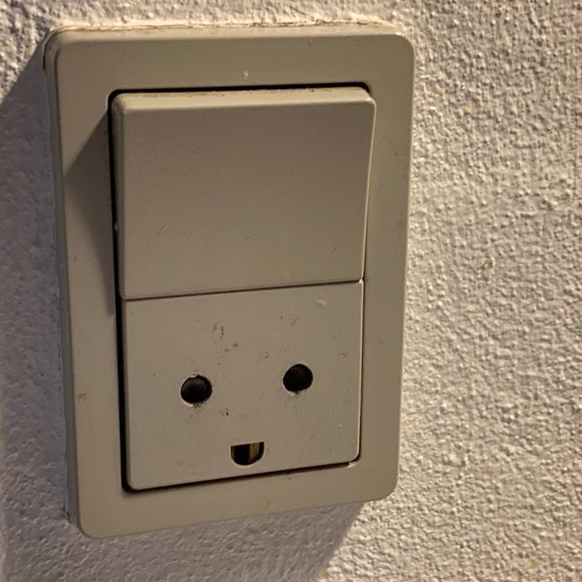 zumseL's tweet photo. lykkelige stikkontakter
.
#denmark #hygge #happysockets #holiday #familytime #travelling #hejlsminde #relax #fun #sydjylland #lieblingsmenschen #qualitytime @outdoortrinchen @redhousegalaxy https://t.co/DHLA9kimQh