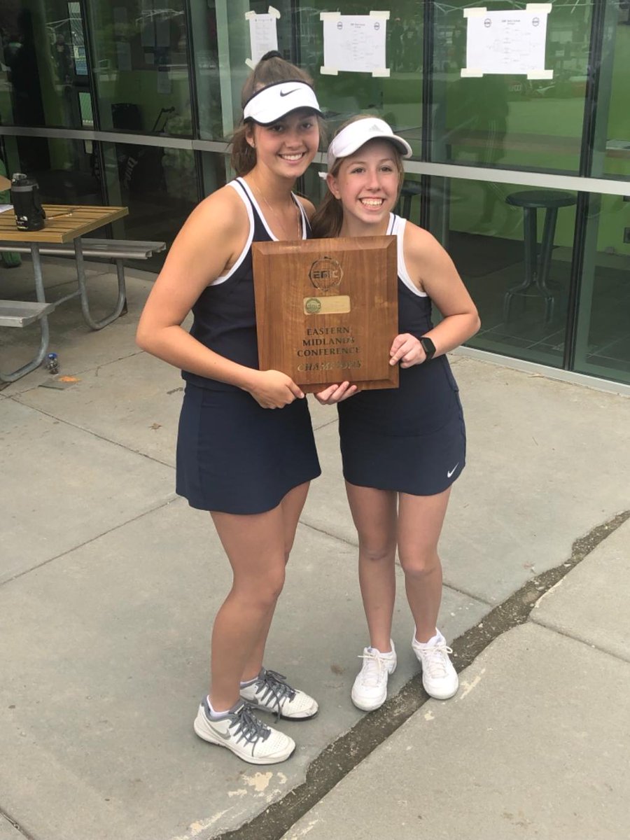 NHS_Titans's tweet photo. 🚨 EMC CHAMPIONS! 🚨
Norris Titan Tennis claimed the EMC Championship today! Each division claimed their respective championship as well.
Congratulations, #NorrisTitans!
🔴🎾⚪🏆🔵 https://t.co/cuUlqlBASj