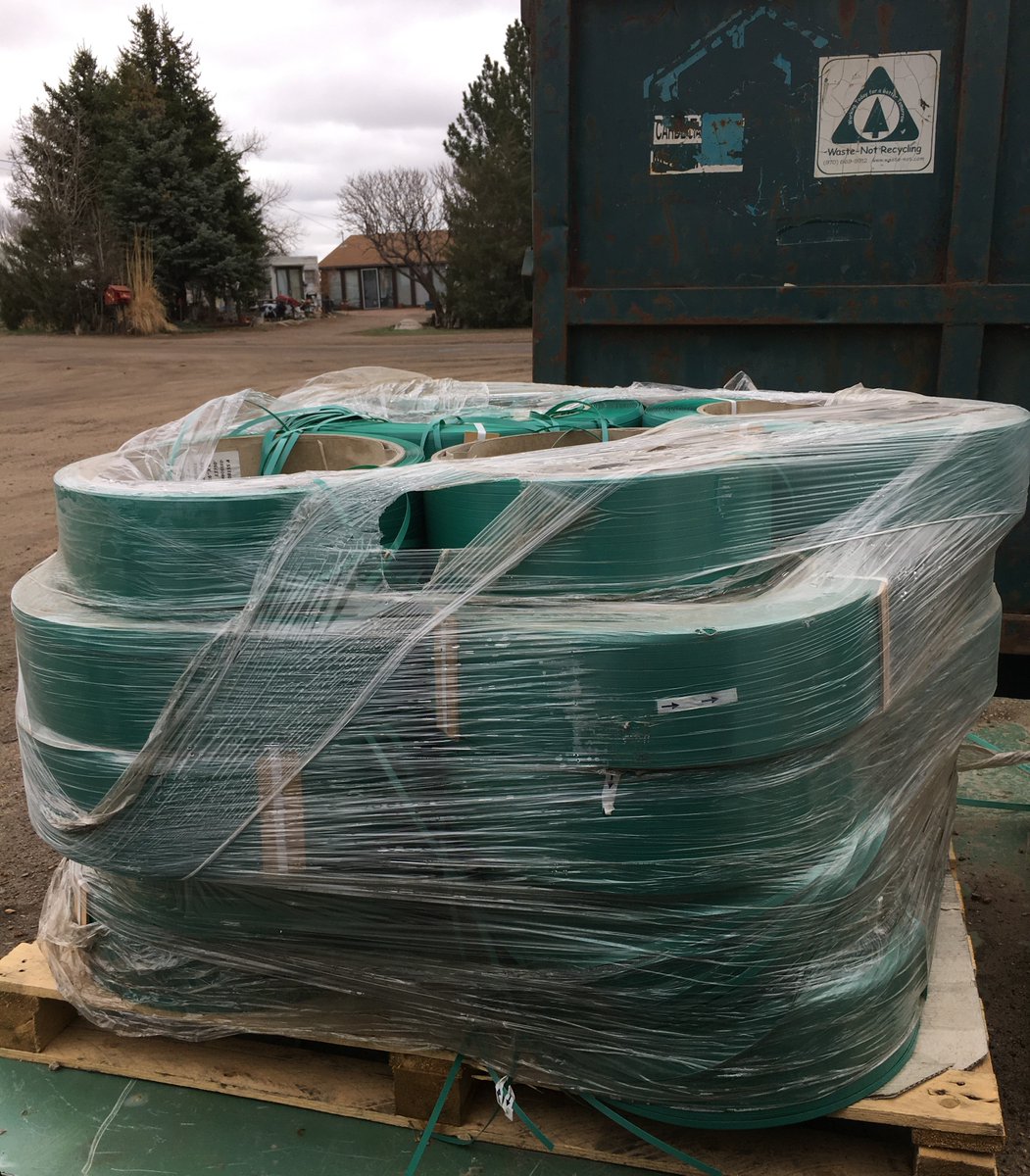 WasteNotRecycli's tweet image. Pallet/14 Rolls of #ItStrap #GreenEmbossed #PolyesterStrapping 3/8"  #Strapping #Palletstrapping #shipping #pallets ##WNRecycling ow.ly/1GIT50u0MhM