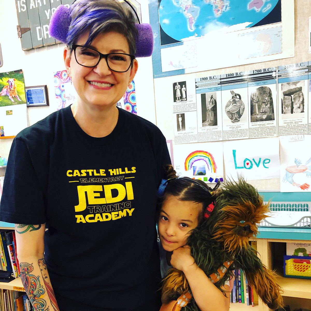 StroudElizabeth's tweet photo. The Force was with our Dragon Artists today @CastleHillsES Great Field Day, Coach Huppe! @CastleHillsPE #chedragonpride @LewisvilleISD @FineArtsLISD #LISDVISUALART #artsed @starwars #Yoda #Chewbacca #princessLeia My 5th grade helpers were out of this galaxy! ππ https://t.co/jP9nMUT3Mb