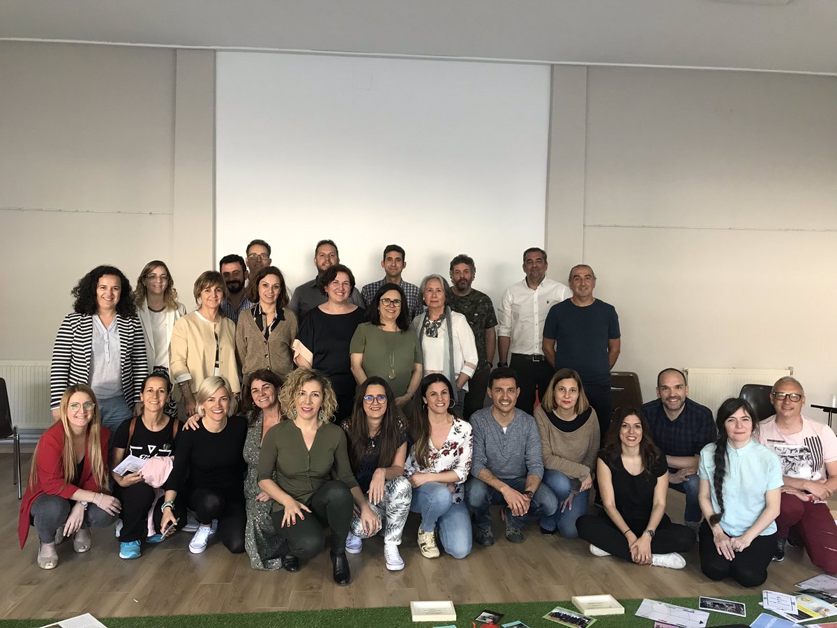Está ocurriendo... La Red de Formación de Profesorado de #Extremadura y parte de la Red De Formación de #Aragon ✨compartiendo experiencias...✨<a href="/dgafprofesorado/">F. Prof. Aragón</a> <a href="/tomasguajardo/">Tomas Guajardo</a> <a href="/orezgz/">Joaquin Conejo 🪳🐀</a> @Junta_Educacion <a href="/EstherGMoran/">Esther Gutiérrez</a>