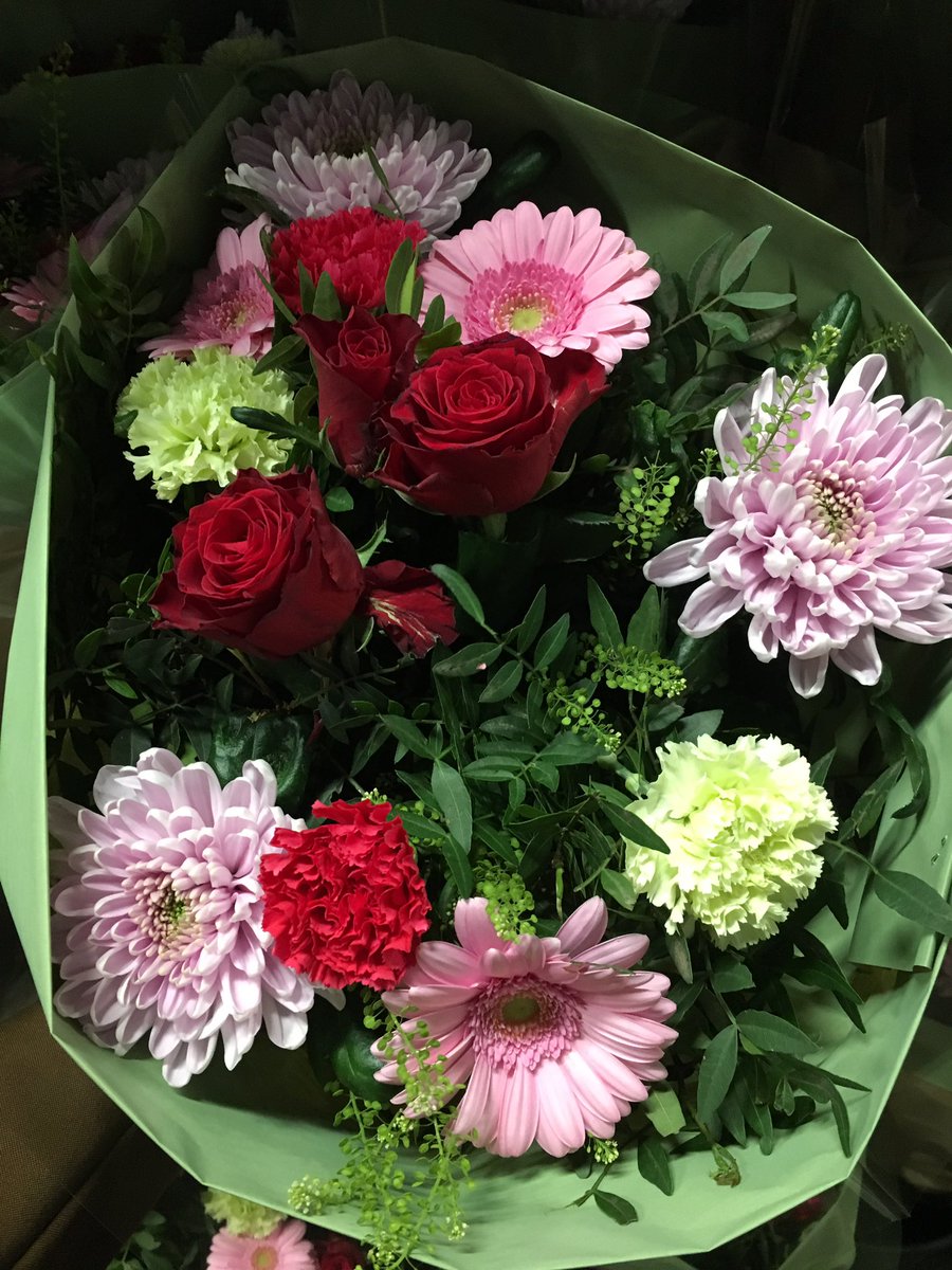 RuudKnorr's tweet photo. Met moederdag op de tweede zondag in mei zetten we alle moeders in ons leven even extra in het zonnetje. Alle moeders verdienen het om komende zondag lekker verwend te worden.
Vanaf het begin hebben bloemen een belangrijke rol gespeeld. 
#DutchFlowerGroup https://t.co/86dHXQyuUw
