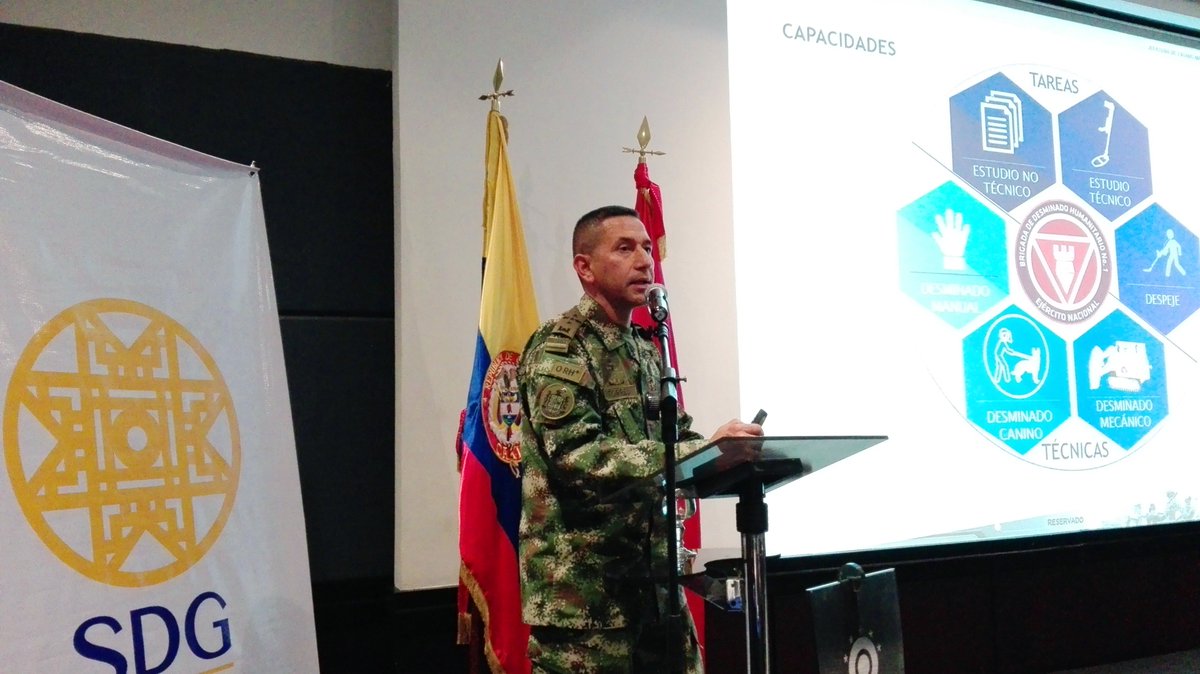 SdgColombia's tweet photo. Desminado humanitario, la ejecución de obras de ingeniería tanto militares como civiles, gestión ambiental entre otros proyectos, presentado por el Sr. Coronel Beimar Mejia Perez, Jefe Estado Mayor del Comando de @Ingenieros_EJC COING. @NoruegaenCOL @COL_EJERCITO @Ejercito_CAAID https://t.co/6FBbe9VMCh