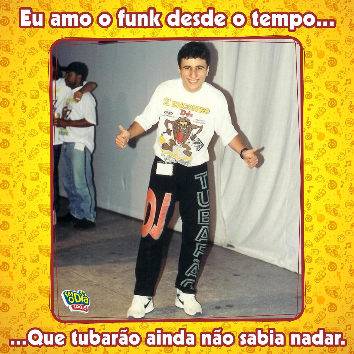 radiofmodia's tweet photo. Postei e saí correndo pra ouvir a #FMODia... 🤣😂🤣😆😁😄📻🎙🎧🎼
Vem porque é hora do #FunkUdasAntigas com Dedé Galvão e Dj Tubarão!
Sintoniza! Vem de rádio, site ou aplicativo.
#AmoRádio #FunkRetro #Funk #DjTubarao #Alegria #Alegriaqueirradia #FunkdasAntigas #EuAmoFunk https://t.co/1ZkH9ltfzV