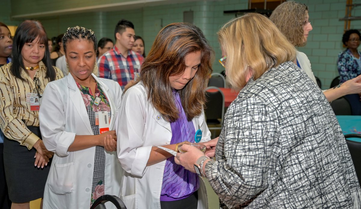 4AlinaMoran's tweet photo. Kicked off our #NursesWeek at @NYCHealthSystem Metropolitan with the blessing of the hands, which recognizes and unites healthcare workers who've chosen the shared journey of caring for patients. #WeAreMetropolitan #PatientsFirst #HealthiestLife https://t.co/IHel9prccI