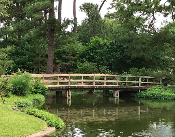 FutureOnHQ's tweet photo. DYK: Hermann Park is only ~2 mi from NRG-1st public park in #Houston! Has picnic areas, running trails, the Houston Zoological Gardens, a public golf course and an outdoor theater! Tips for fun in #houstontx during #OTC50 from folks who live here. https://t.co/ftTTM6VKR6