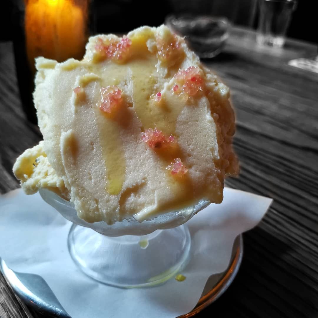 The C and K Files su Instagram: "Passion Pop - a light, fresh passionfruit gelato, generously topped with 'pops' of finger lime. @albertoslounge #albertoslounge…" buff.ly/2J0JPS4