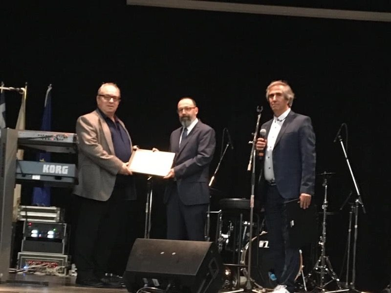 LanvacGreen's tweet photo. In the pic. #Lanvac's CEO John Georgoudes receives his award of Excellence in Philanthropy and Social Contribution from Michalis Gavriilidis, the Consul General of Greece in Montreal and the owner of Zorbas Productions Kostas Kourembanas. https://t.co/Xpc78e5ac8