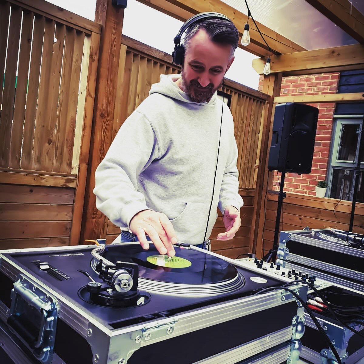 DJ_SteveOptix's tweet photo. #chillout #vinylsession at The Sarsen Stones #Farnborough #balearicvibes #inthebeergarden #vinyldj https://t.co/31et5FV2NL
