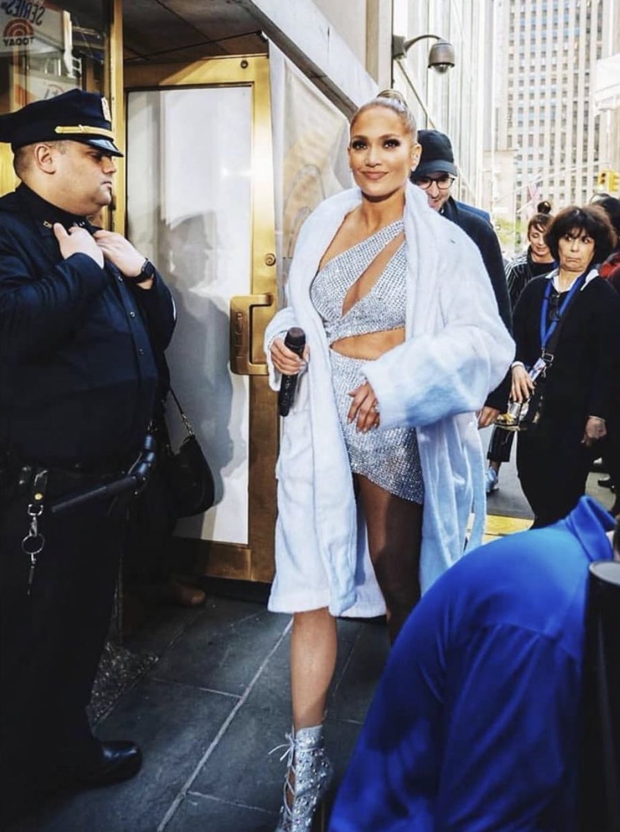 jusdxo's tweet photo. reinaaaa 😍 📸 @egt239 @TODAYshow #JLOTODAY https://t.co/jyrrYdVM3J