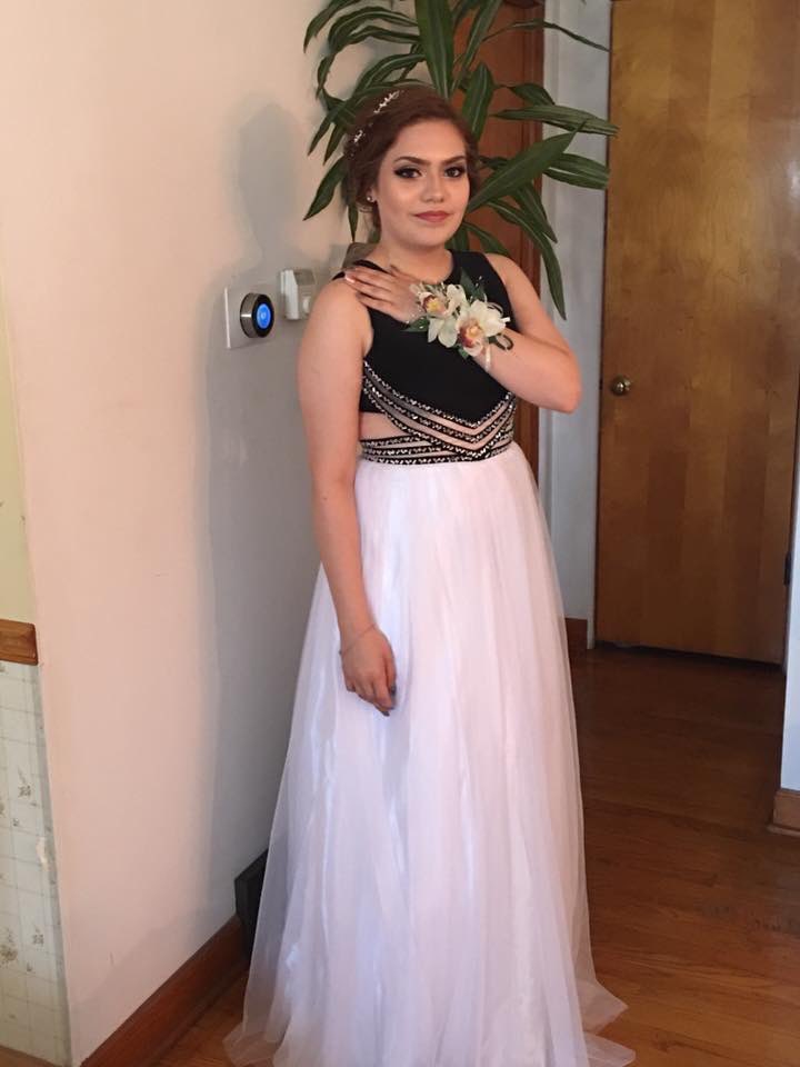 GAMBIN0_GIRL225's tweet photo. My Snapchat Memories told this was 3 years ago.... Damn😭💖 #Prom2016 @Arain_628 (couldn't tag you lol) https://t.co/5sqVZYDXvT