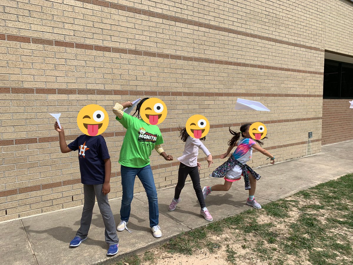 reallifeMsFrizz's tweet photo. Ending our last ten minutes with some paper airplane fun! #17daysremaining #bewillbern #endofyearfun https://t.co/A8TzTEBbtr