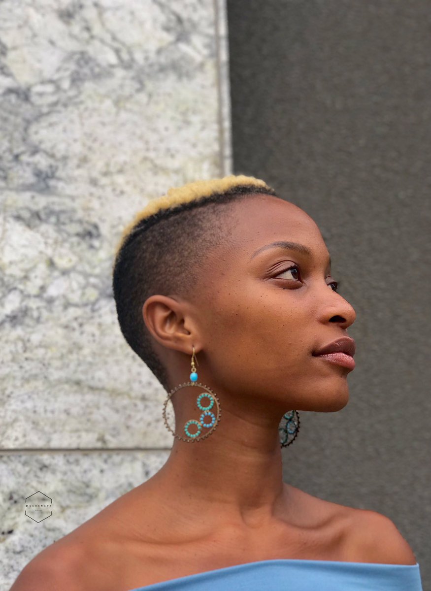 scgsnaps's tweet photo. Effortless. / Muse: Ivy Marowa 👩🏽‍🦲 | #ShecantgoSnaps #scgsnaps #PhonePhotography #iPhonePhotography #iPhoneography #shotoniphone #shotoniphone7plus #portraitphotography #100thPost | 📷: iPhone 7 Plus 📱 https://t.co/O3kQdSNJAR