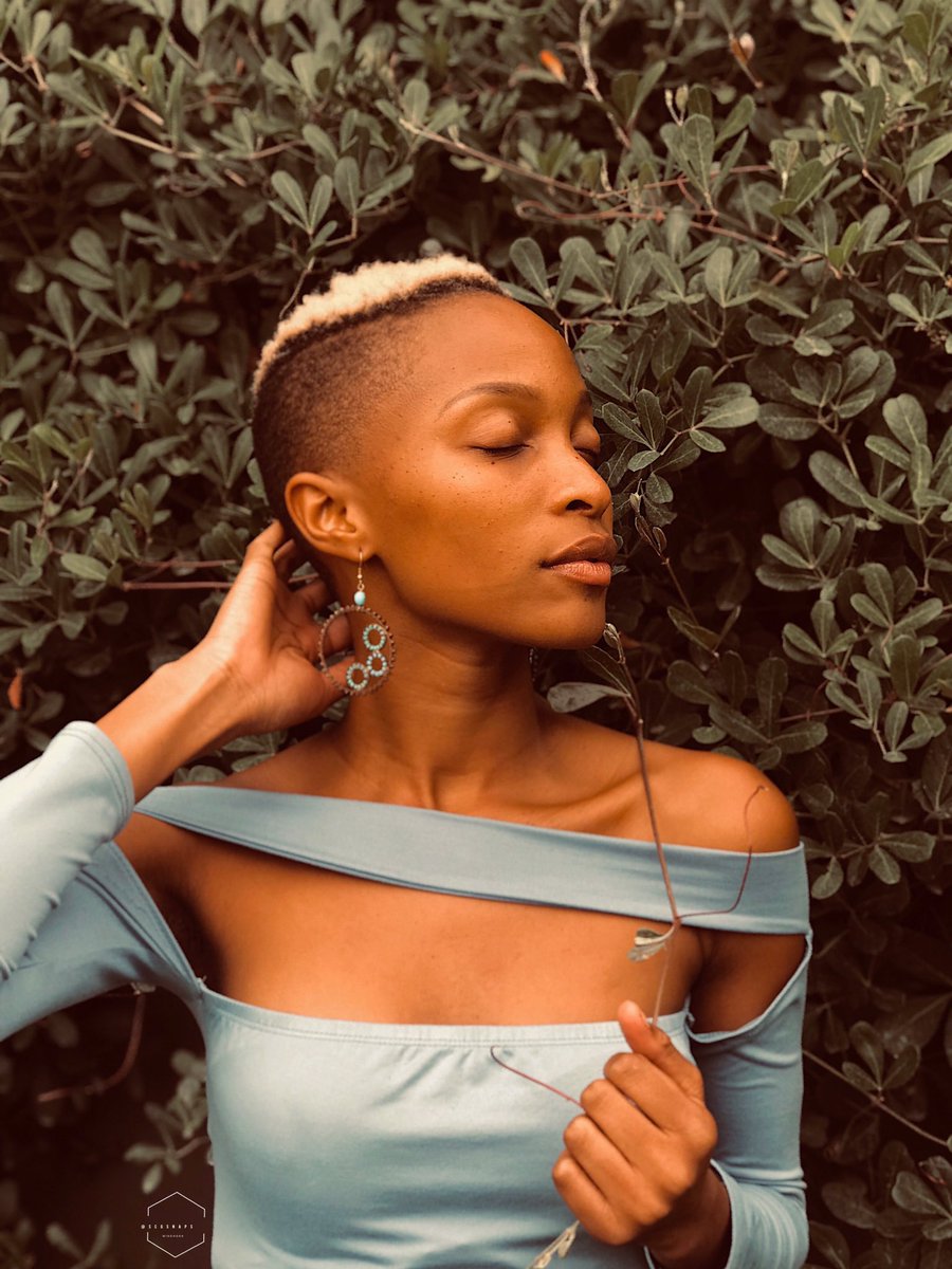 scgsnaps's tweet photo. Still Effortless. / Muse: Ivy Marowa 👩🏽‍🦲 | #ShecantgoSnaps #scgsnaps #PhonePhotography #iPhonePhotography #iPhoneography #shotoniphone #shotoniphone7plus #portraitphotography | 📷: iPhone 7 Plus 📱 https://t.co/sipZTNjjSH