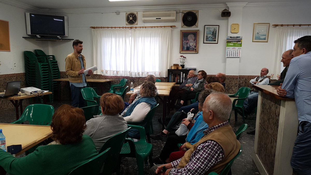 VeriFake's tweet photo. Sesión del 13 de marzo en la Asociación Los Alegres. Personas muy interesadas en nuestro proyecto.
📺📻🗞
#verifake #noticiasfalsas #bulos #fakenews #desinformación @malditobulo @maldita_es @firstdraftnews https://t.co/RkY3bmThh7