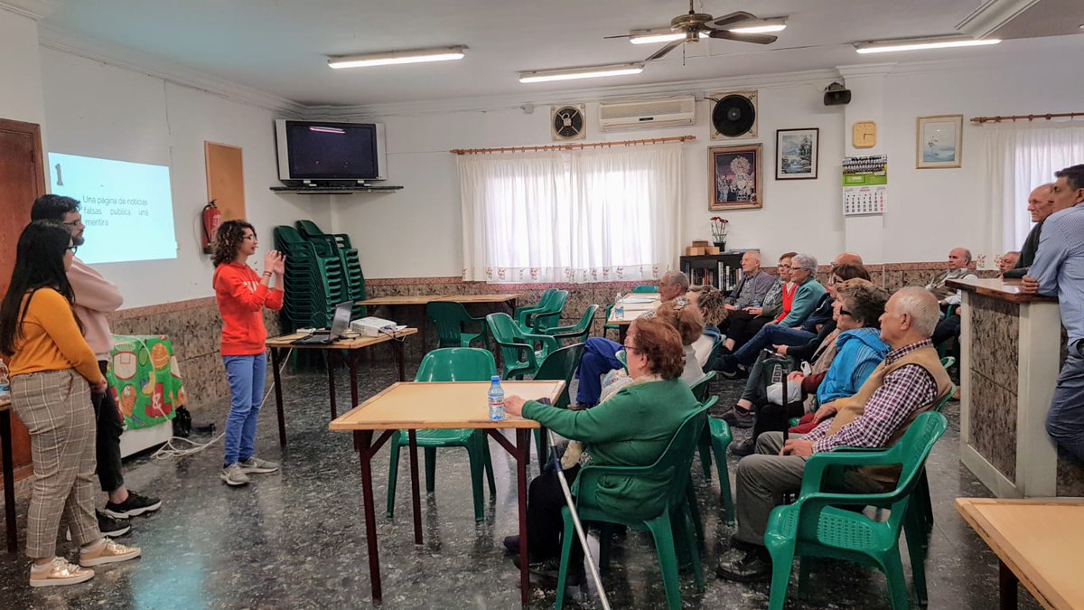 VeriFake's tweet photo. Sesión del 13 de marzo en la Asociación Los Alegres. Personas muy interesadas en nuestro proyecto.
📺📻🗞
#verifake #noticiasfalsas #bulos #fakenews #desinformación @malditobulo @maldita_es @firstdraftnews https://t.co/RkY3bmThh7