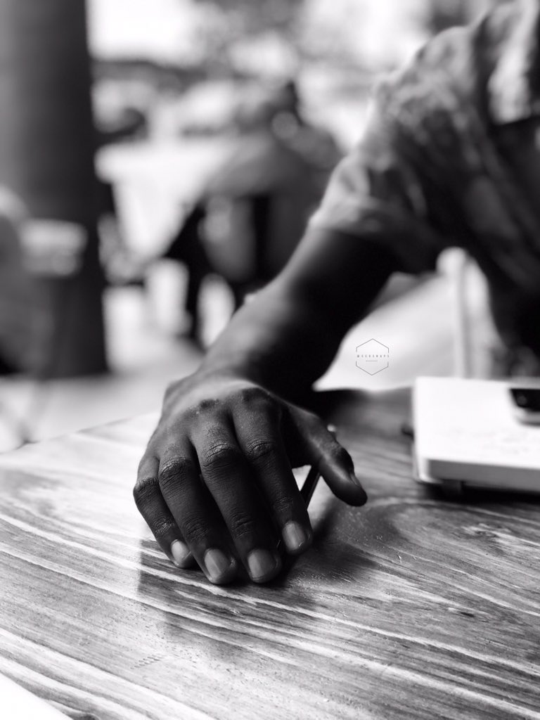 scgsnaps's tweet photo. ✍🏾 | #ShecantgoSnaps #scgsnaps #PhonePhotography #iPhonePhotography #iPhoneography #shotoniphone #shotoniphone7plus #details #hand | 📷: iPhone 7 Plus 📱 https://t.co/k6WTrSd51D