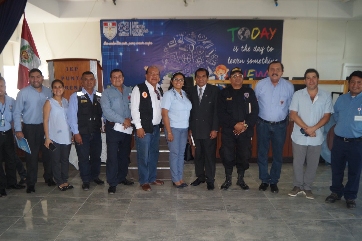 muni_talara's tweet photo. El jefe de la oficina de Defensa Civil de la MPT, Luis Farías Medina, participó de la juramentación de los alumnos integrantes de las brigadas de Defensa Civil del centro educativo Punta Arenas. Además, brigadas de disciplina; ecología y medio ambiente; y brigadieres generales https://t.co/g1Jafmapw8
