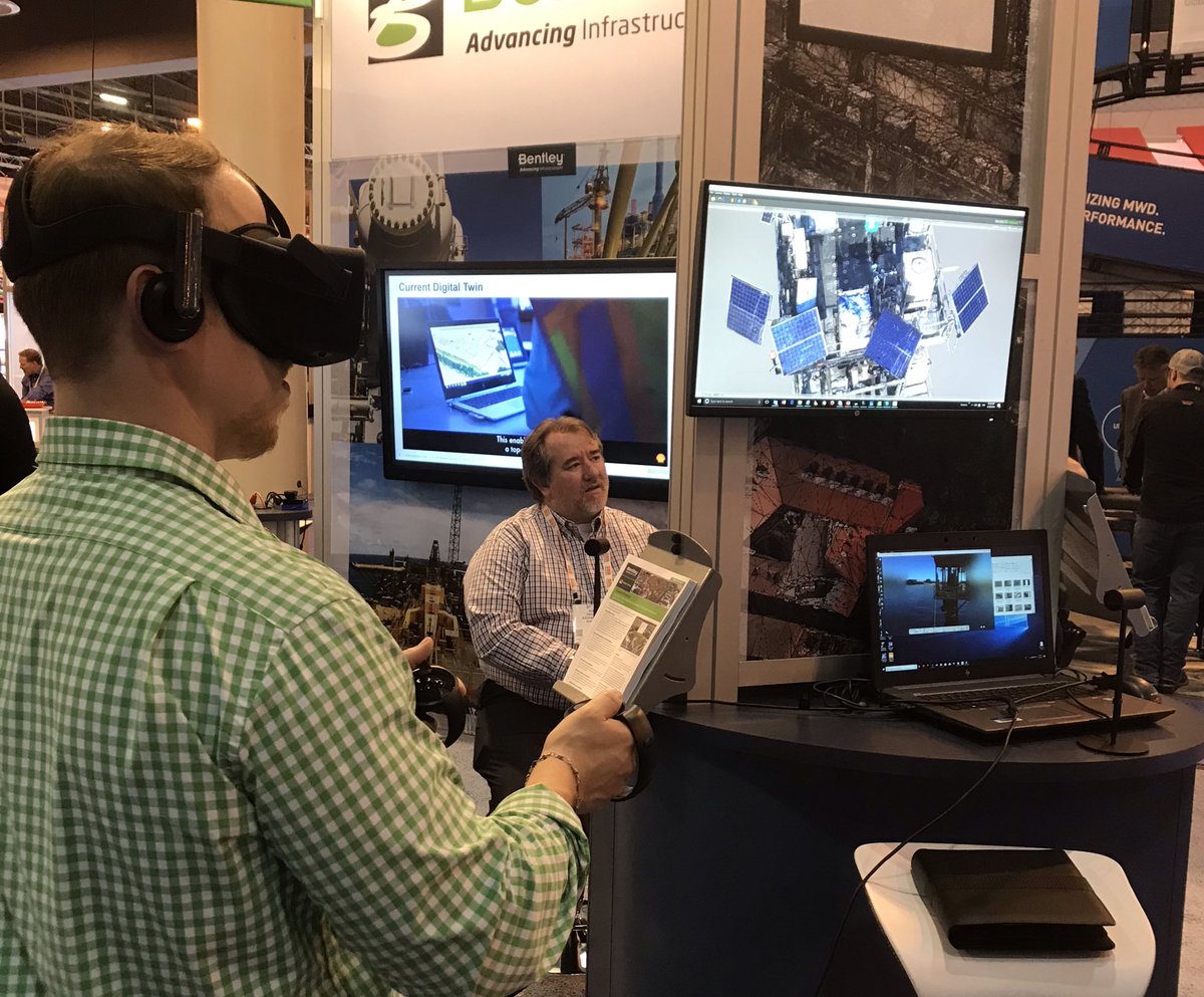 AnneMarieWalter's tweet photo. Kurt presents #ContextCapture and then gets attendees to see the #realitymesh in a full immersion headset. Technology for remote inspections! #OTC2019 @BentleySystems https://t.co/r1wOXM0H0X