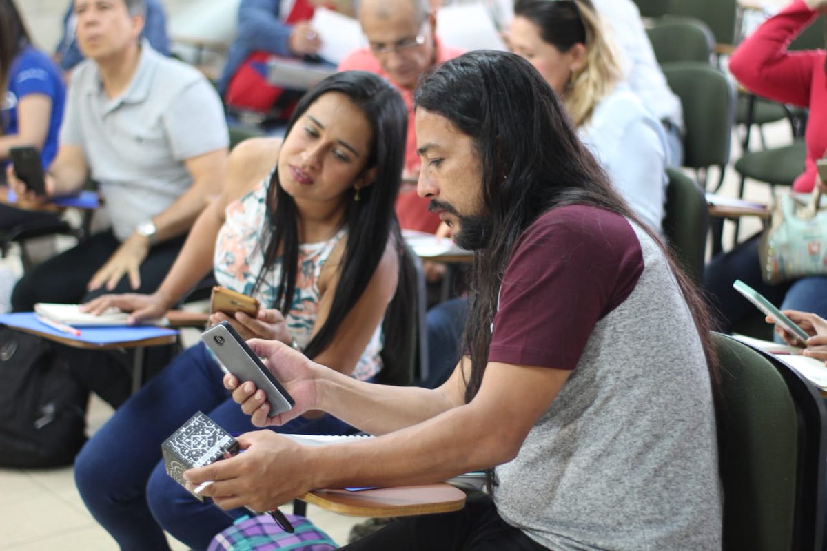 programaondas's tweet photo. Hoy en Envigado 30 maestros se forman en protocolos de hidrosfera del programa GLOBE. @Colciencias @GLOBEProgram @NASAGO https://t.co/Y96LuZIyNp