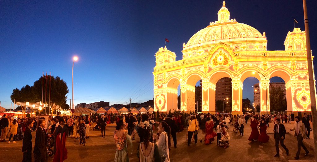 De pronto, todo fue azul.

#FeriaSevilla2019