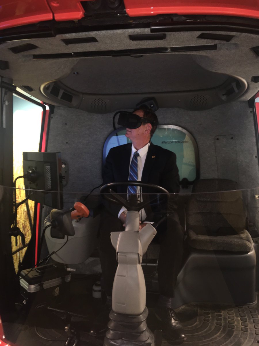 ChandlerEconDev's tweet image. This week our #EconDev Director, Micah Miranda &amp;amp; @chandlerazmayor are in Washington D.C. w/ @GPEC &amp;amp; #GreaterPHX leaders as they promote #AZMeansBiz.🌵💼🌞

Today, they received an update from @CBRE, joined @verizon for a lab tour &amp;amp; met w/ @PayPal execs. This is #GPECinDC #EDW2019