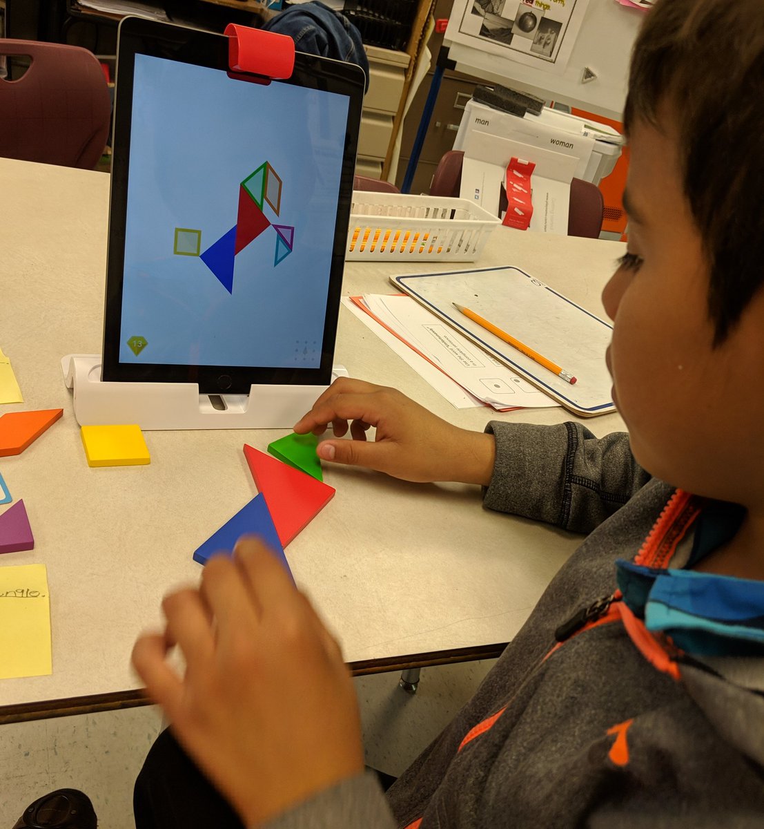 MrsBennettESOL's tweet image. Having fun with #osmo while identifying shapes @EngLangAcqAACPS @BrockBAACPS @PlayOsmo