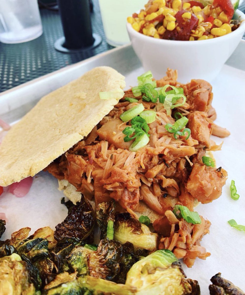 DYK we have pulled jack fruit on our menu for all of our vegan + vegetarian friends? Our jack fruit is covered in a mojo sauce + served on a corn arepa w/pineapple mango salsa.🍍(Even the biggest meat lovers are crazy about this dish! 😉) 📸: <a href="/kkgourmetsweets/">K & K Gourmet Sweets</a>