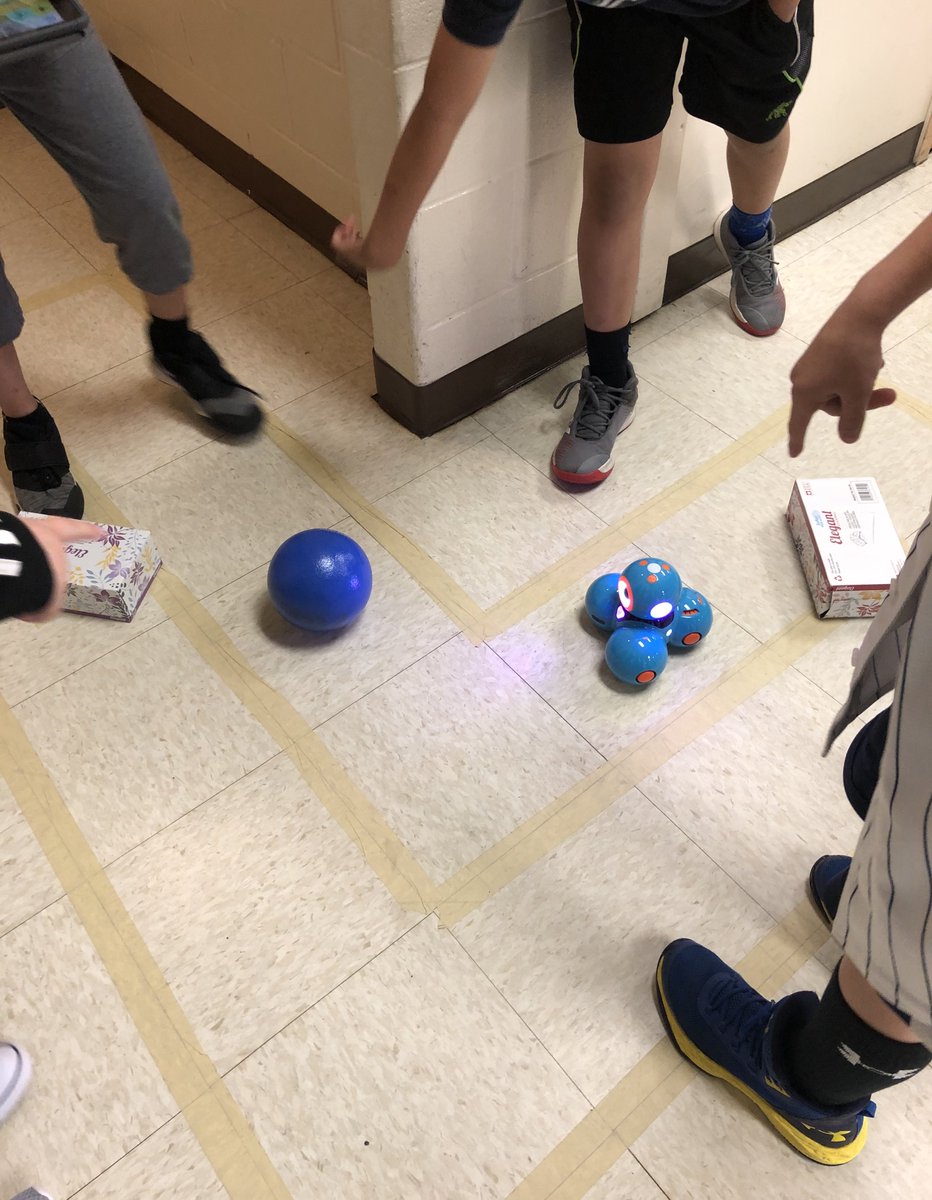 PLDTechTeacher's tweet image. Our SUPER students love superheroes especially The Marvel Avengers. Students have been working on a robotic activity called the Dash Avengers Challenge! 

Students programmed robots to complete challenges based off The Marvel Avengers.

#DashAvengersChallenge #STEAM #Robotics