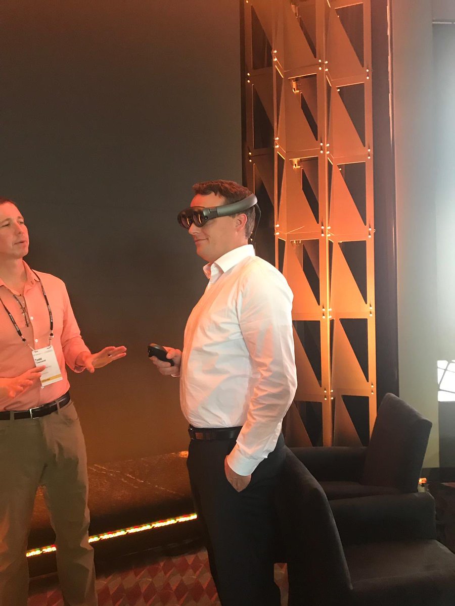 ChrstnKlein's tweet image. Spent an amazing first day in Orlando. Did my dry-run with @magicleap for #SAPSelect and discussed that #SAP is always best when it listens to its customers and partners #SAPPartnerSummit #TheBestRun