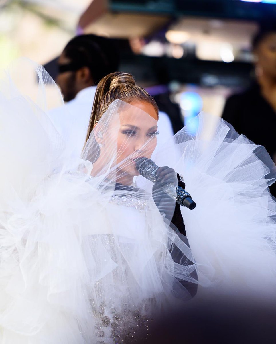 jloverspain's tweet photo. 📸 #TodayShow #TODAYPlaza #JLOTODAY 📸

🎤 #Medicine 🎤

💥 #Jlo #JenniferLopez #JLoItsMyParty 💥 https://t.co/28OOHKi85h