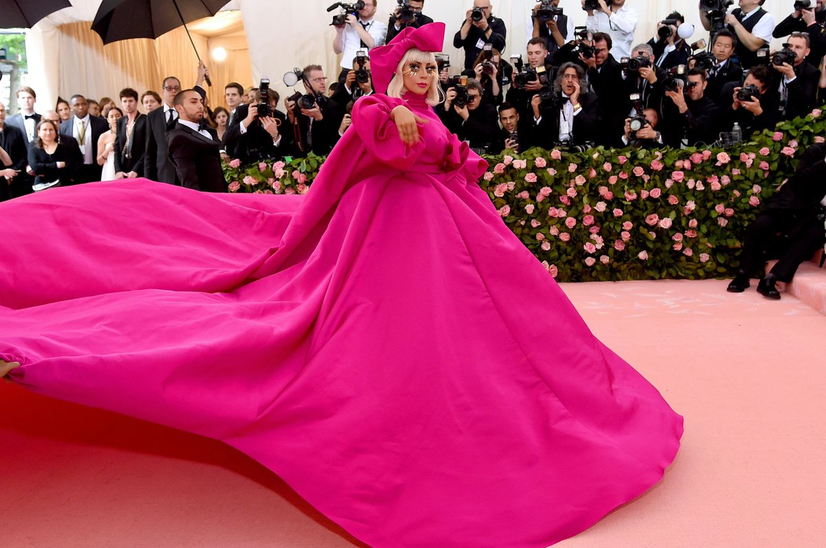 Lady Gaga - Σελίδα 44 D56gWDNX4AUil9D