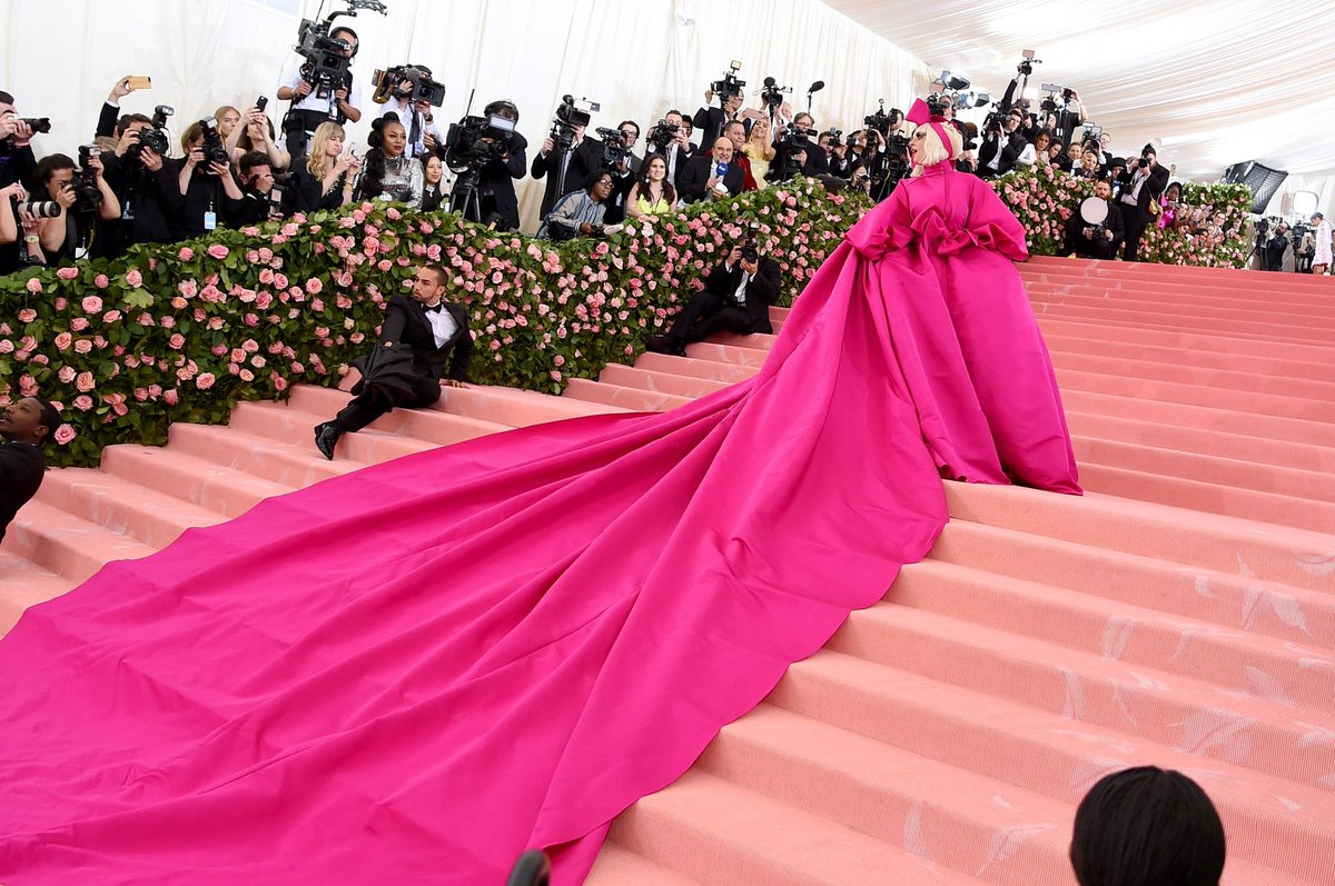Lady Gaga - Σελίδα 44 D56gWOYXoAELza0