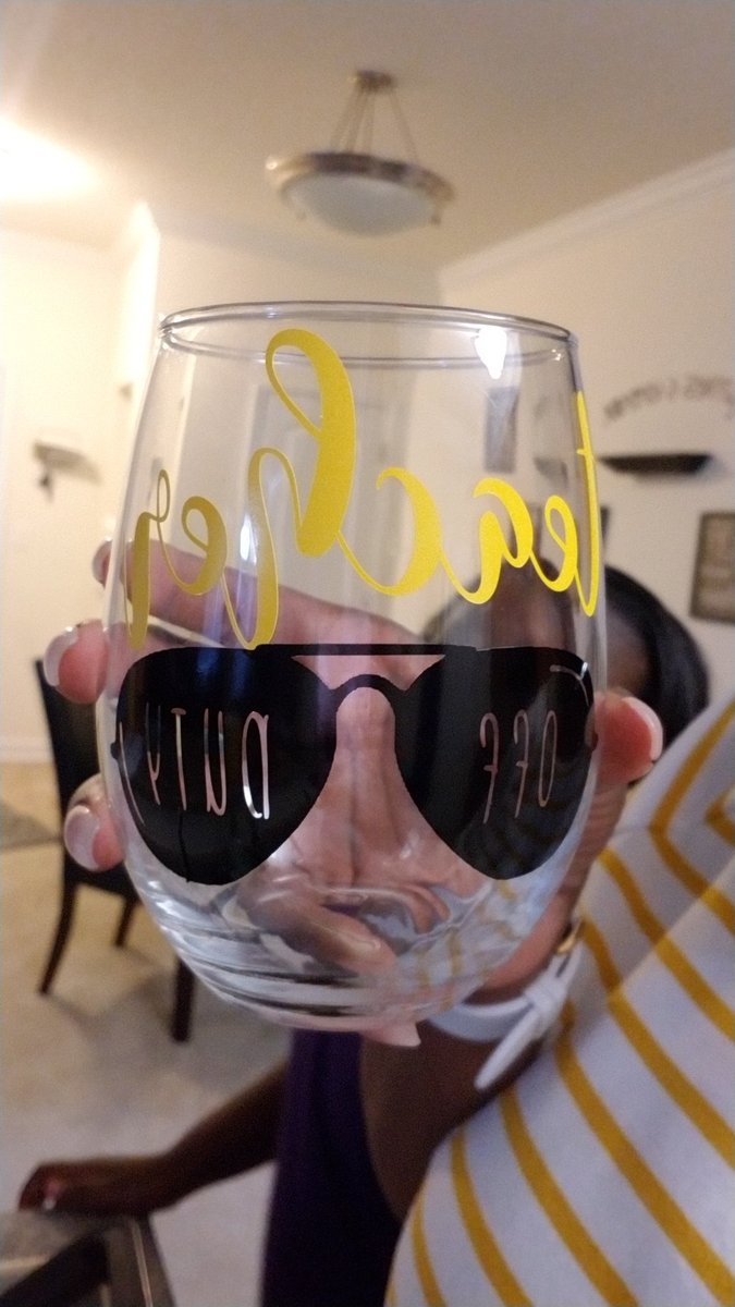lee1stgrade's tweet photo. I'm so in love with my glass! Thank you @LMES_PTA .... I'm going to fill it with....wi...ater...water!! https://t.co/uxSwjAEYLe
