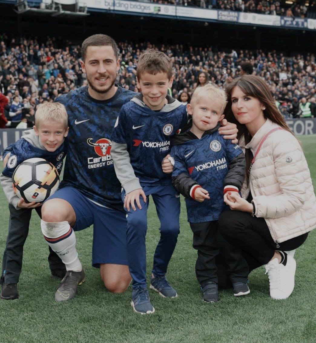 picshazard's tweet photo. what. a. family. https://t.co/3e6UVbPIx2