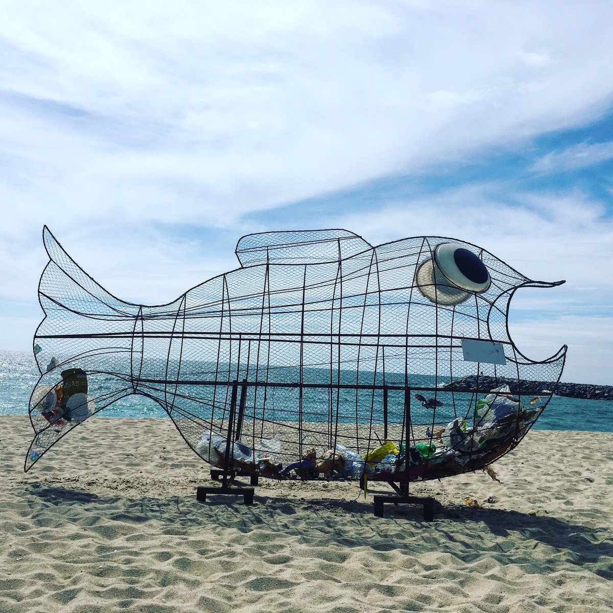 ...heute am Strand von Espinho/Portugal entdeckt. Starkes Symbol.