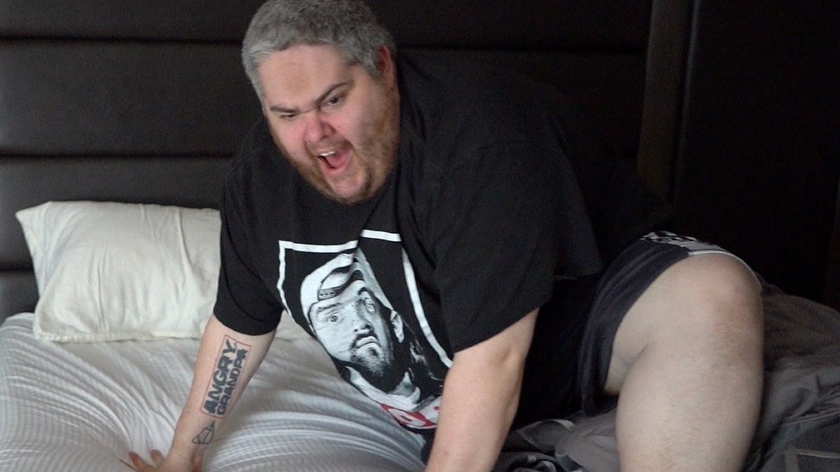 THE EARTHQUAKE PRANK!!

WE'RE DOING SHOUT OUTS NEXT VLOG

LIKE/RT IF YOU WANT ONE!!

youtu.be/9gMSoqJQRPY