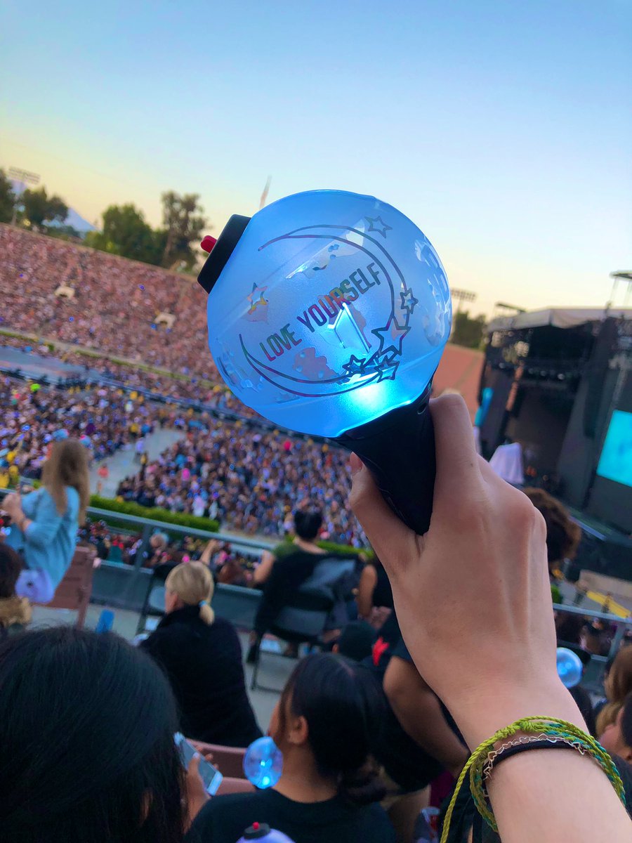 seokseas's tweet photo. ★ 190504 ⇢ bts love yourself: 
           speak yourself tour ♥
    ･:* my experience thread 

 #BTSatRosebowl #SpeakYourselfTour https://t.co/JGUM3GXeGa