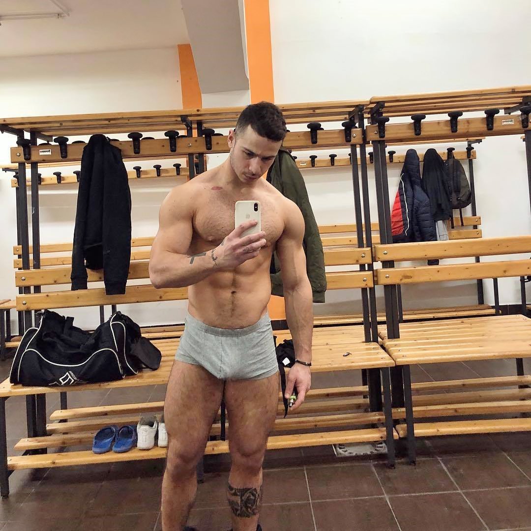 Absolute Hot Guys 🔞 (@absolutehotguys) on Twitter photo 2019-05-06 21:38:4...