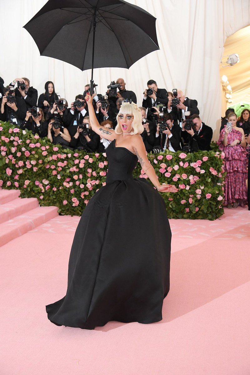 jessnorthumbria's tweet photo. How 👏 amazing 👏 is 👏 she 👏!! Always blows everyone away! #LadyGaga #MetGala #MP4003 https://t.co/siLapZr9sR