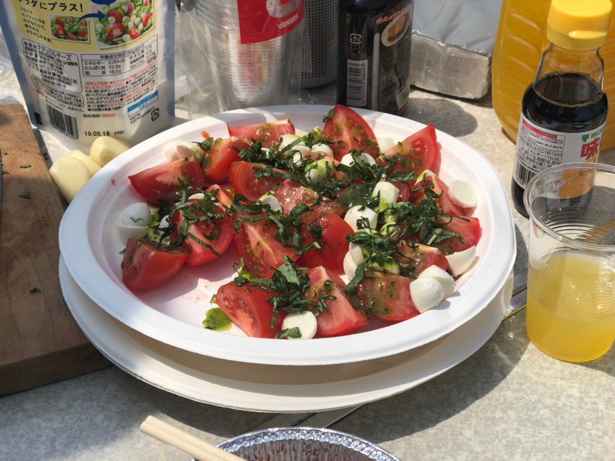Ojima_Yasuyuki's tweet photo. GW最終日 令和最初のBBQ
カプレーゼ,チーズフォンデュ,パエリア
最高かよ https://t.co/vReuh2XRYg