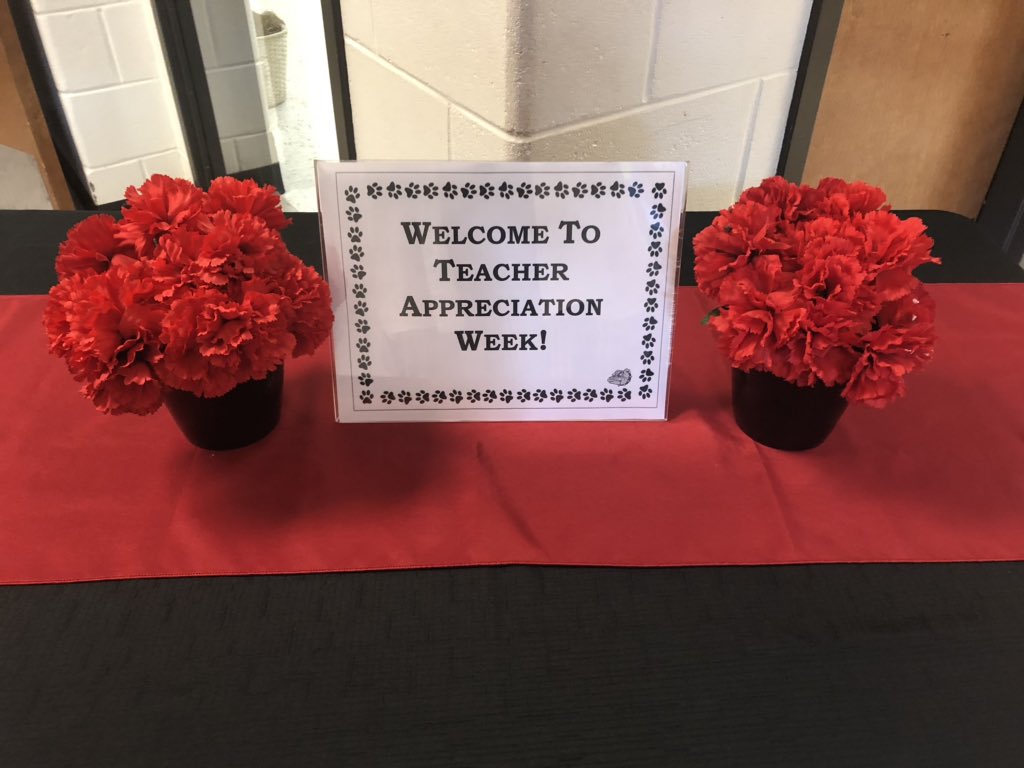 ConyersMiddle's tweet photo. Teacher Appreciation Week kicks off with our #WorldClassPTA serving up a tasty contentinal breakfast & coffee for all to enjoy. Yummy! ๐ฅ๐ฉโ๏ธ #BestPTAEver @RockdaleSchools @RdalePTAcouncil https://t.co/me9fqg9geJ
