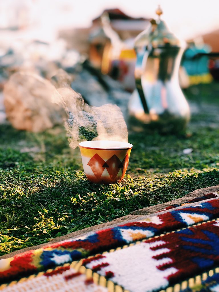 _mods7's tweet image. #خل_قهوه_محمد_افندي_لك 

دق البهار و بهره ثم صبّه .. يصبغ على الفنجال مثل الخضابي ♥️

صورتها بـ iPhone X ✨