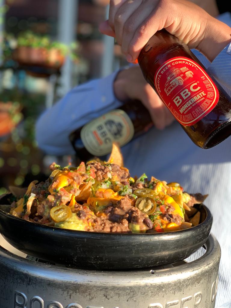 Este Martes y Miércoles de 2 PM a 4 PM acompaña a tu equipo favorito camino a la final más importante del fútbol de clubes.
¡Nosotros invitamos a los nachos!