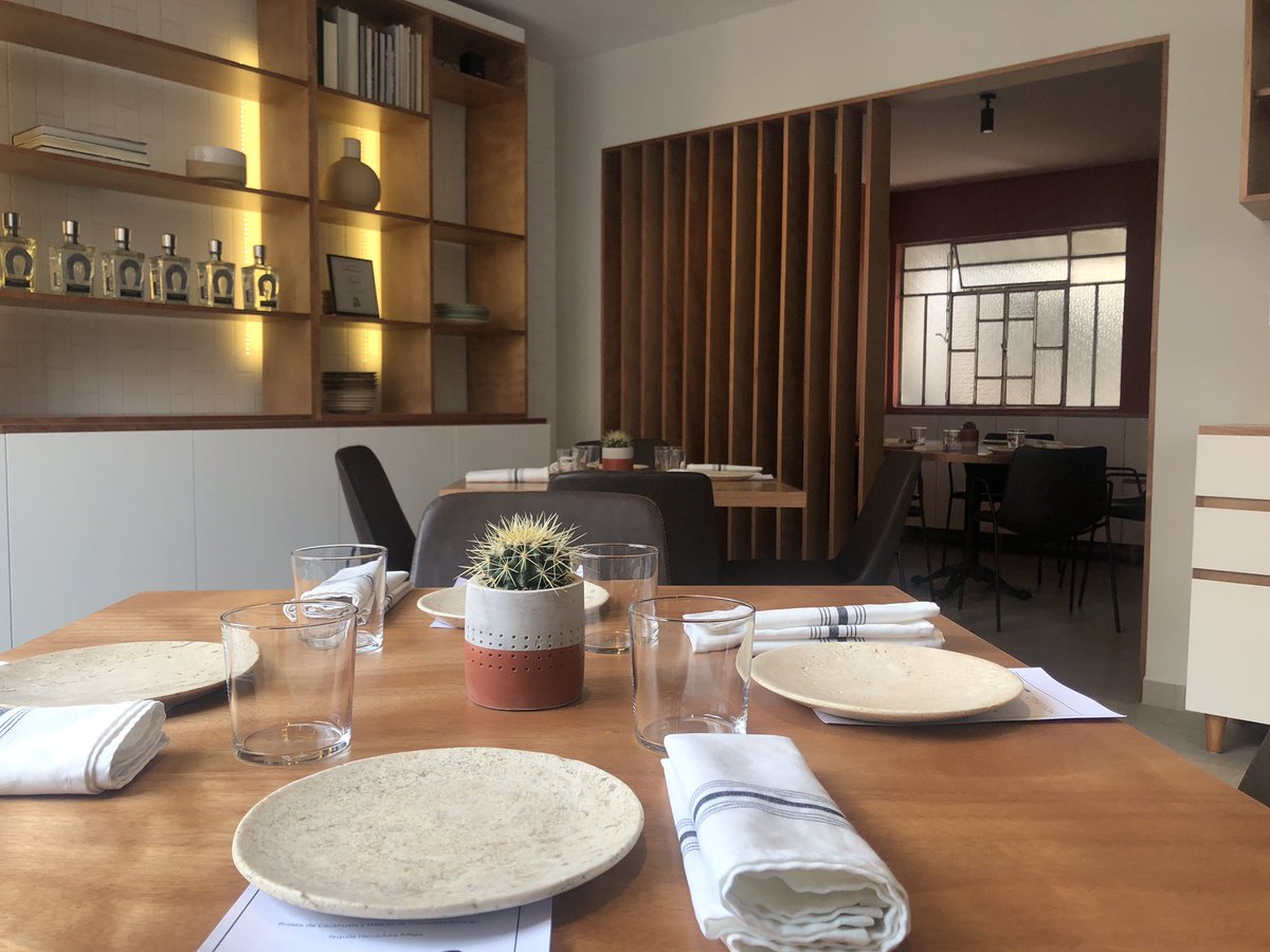 FoodandTravelMX's tweet photo. Llegamos a #Puebla para conocer la nueva ubicación de @moyuelorest de @FernandoHdezR y vivir la experiencia que tienen preparado para festejar a la mamá mexicana junto a @HerraduraTeq https://t.co/3rFBmMvnlc