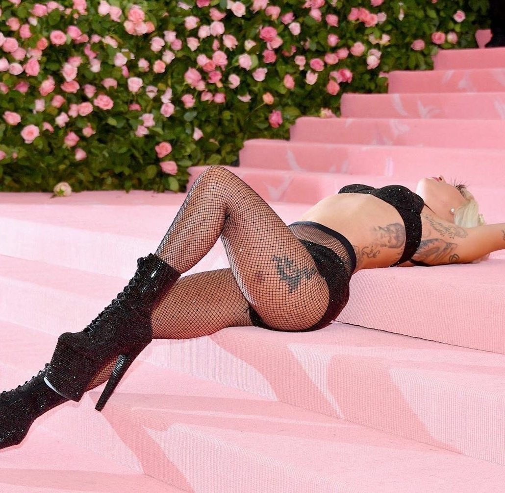 queensminajs's tweet photo. Gaga voltou amores,a nova era vem e eu tô com medo do poder da rainha,amo #MetGala https://t.co/nXDVlj4doS
