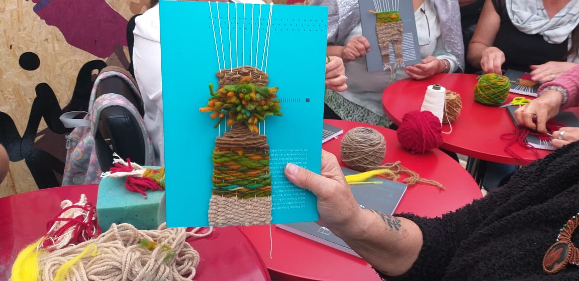 Culturas_Afta's tweet photo. Junto a la comunidad, así concluimos en nuestro stand las actividades programadas en @filzic #FILZIC2019. El domingo el público realizó hadas en vellón agujado y una muñeca en telar con libro, en el marco de talleres dictados por @MaraSoledadTor2.
#ChileEnMarcha https://t.co/u4pSynxBvq